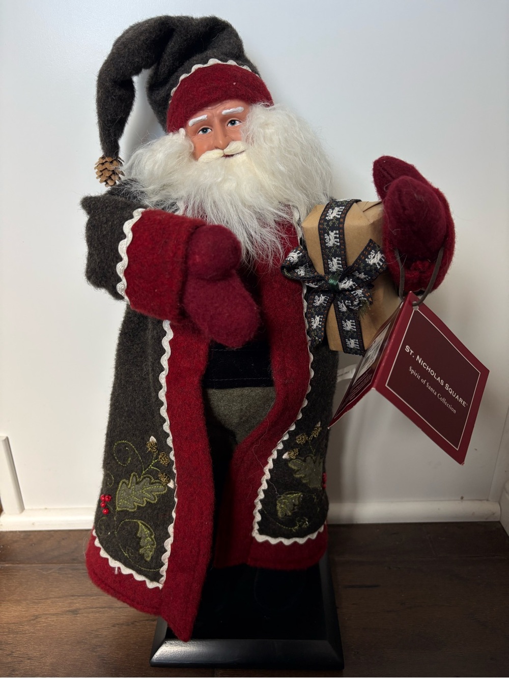 St Nicholas Square “Lodge Santa” Figurine Red Gray Coat Holding Gift Box NWT